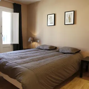 rezervați aici